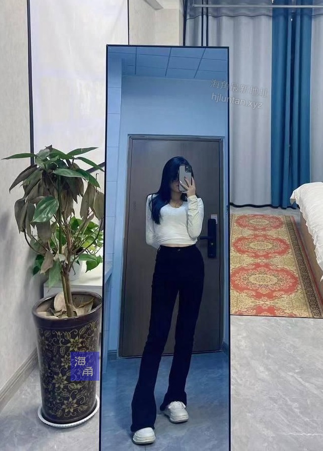 🌊 #海角 #原创投稿 #千里救援她

"她的家庭关系不好，我来拯救她！"