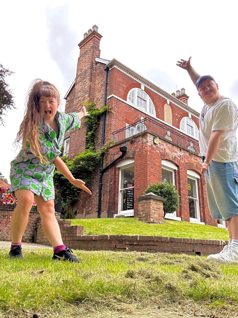 The Astro Groovers turned @erewash_museum into an intergalactic playground! 🌌We had a blast sharing our cosmic dance moves in the galleries and those that joined us. Next stop: Mini Shebang Workshop on 28th Aug for more YOOTW! thanks to @foolsparadiseuk for making it happen! 🙌