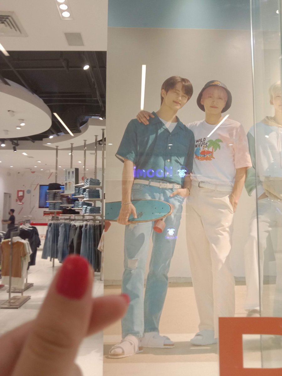 rem_arkhyuck's tweet photo. FROM THIS TO THIS 😭😭😭
MY MARKHYUCK!!! 😭😭😭 https://t.co/HXN0SuM67M