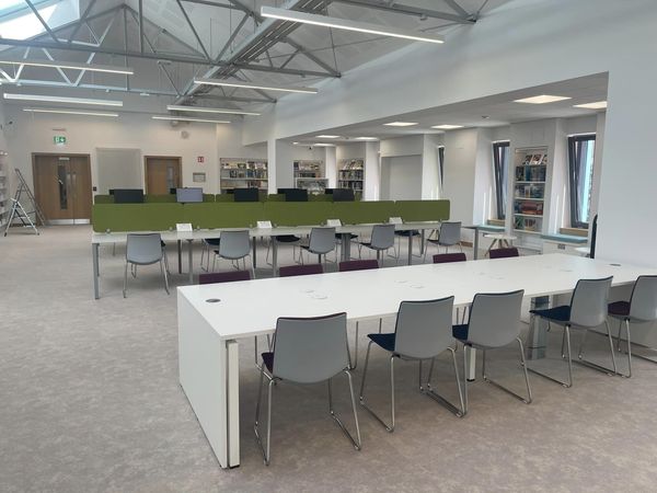 workrestplayni's tweet image. A multi-functional chair combining comfort, flexibility and diversity, KANVAS is available in a wide range of options, finishes and frames. Ideal for library, education, meeting and office settings...

#modernseating #interiors #furniture
