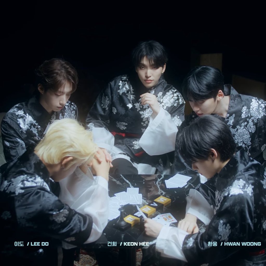 dearmyoneus's tweet photo. 로투킹 가자 한복 오랜만에 입으니까 기분이 이상했대🥹🥹 저도요ㅠ https://t.co/OgQsbcHc9L