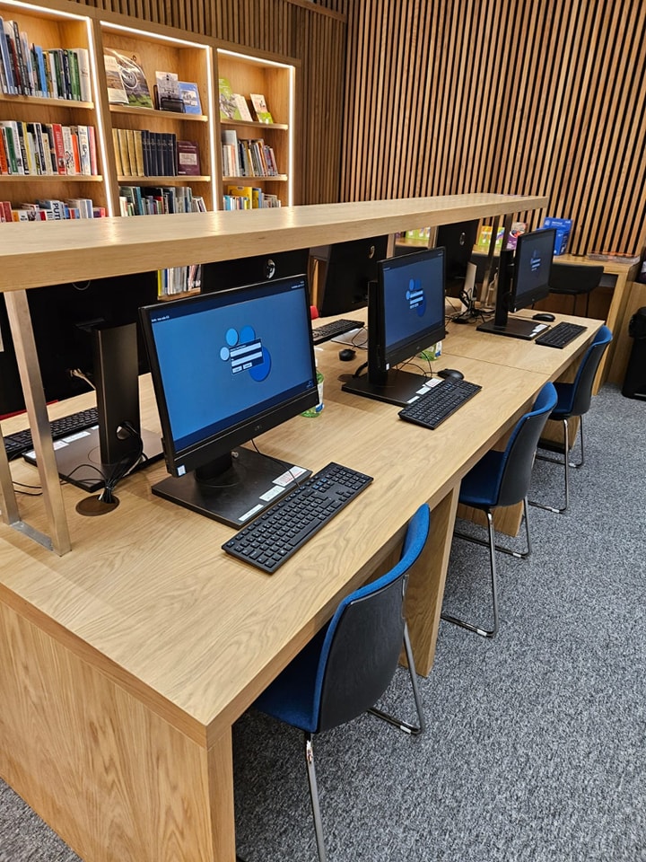 workrestplayni's tweet image. A multi-functional chair combining comfort, flexibility and diversity, KANVAS is available in a wide range of options, finishes and frames. Ideal for library, education, meeting and office settings...

#modernseating #interiors #furniture