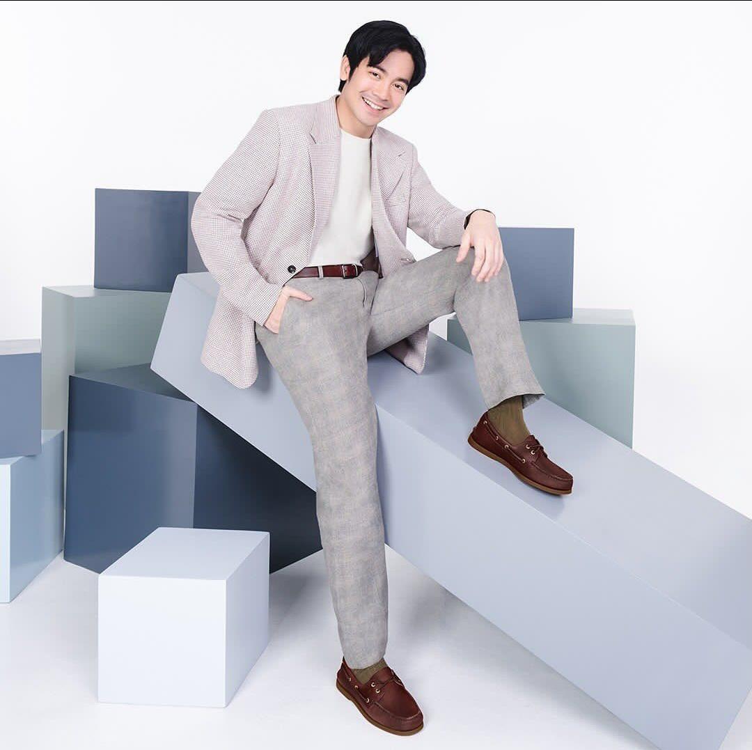 TeamJoshuaHK's tweet photo. Apakapogi nman nito @iamjoshuagarcia 😍💙

#SperryxJoshua
#SperryElevatedClassics
#SperryPH
#MakesWaves 

© @SperryPH 📸
https://t.co/UZ1hU2RPQb https://t.co/hNnPTLlJD9