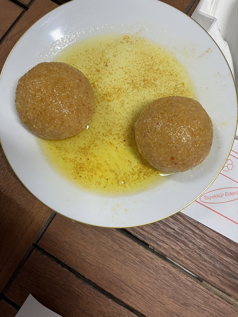 NursanSelcuk's tweet photo. Yadigar Dokgöz gardaşım bizleri Ömerli’deki restoranına davet etti ve kendi elleriyle yaptığı Madımak çorbası, içli köfte ve kebabı lezizdi. Ne demişler “Ekmeği ekmekçiye ver bir ekmek de üstüne ver.” bu yemekleri de ancak Yadigar yapar. Herkese çok teşekkür ediyorum… https://t.co/se0R4Uea3J