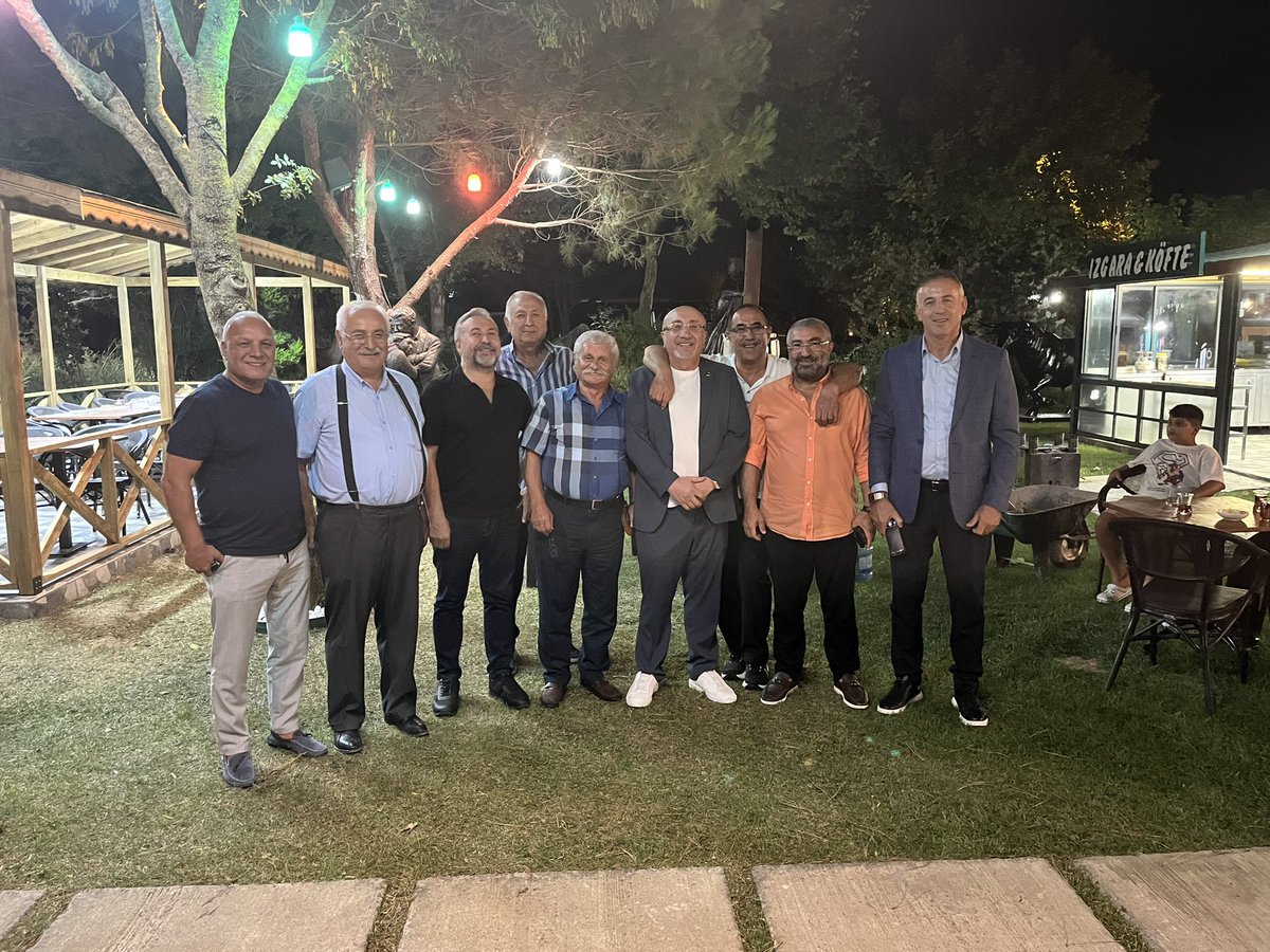 NursanSelcuk's tweet photo. Yadigar Dokgöz gardaşım bizleri Ömerli’deki restoranına davet etti ve kendi elleriyle yaptığı Madımak çorbası, içli köfte ve kebabı lezizdi. Ne demişler “Ekmeği ekmekçiye ver bir ekmek de üstüne ver.” bu yemekleri de ancak Yadigar yapar. Herkese çok teşekkür ediyorum… https://t.co/se0R4Uea3J