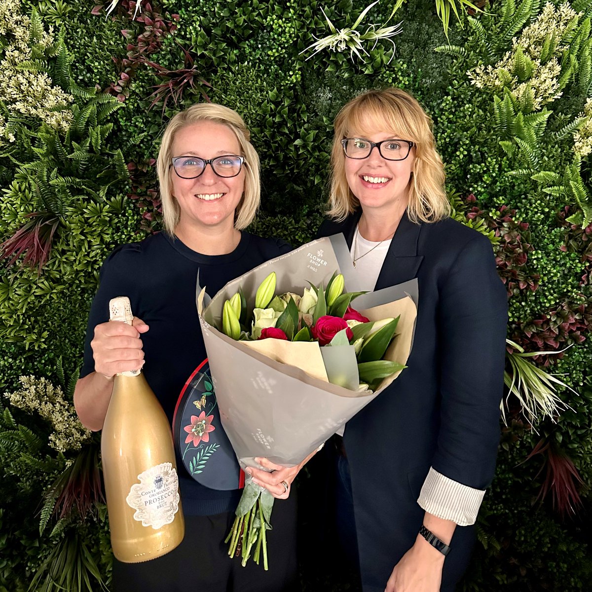 SpiritExecutiv1's tweet image. Congratulations Michelle! 💐
We are delighted to share Michelle's 2 year anniversary with Spirit Executive &amp;amp; @Spirit__Events! 
Lets not forget all of her hard work, loyalty &amp;amp; determination that got her here 💪
Celebrating this milestone with fizz, flowers &amp;amp; chocs!
