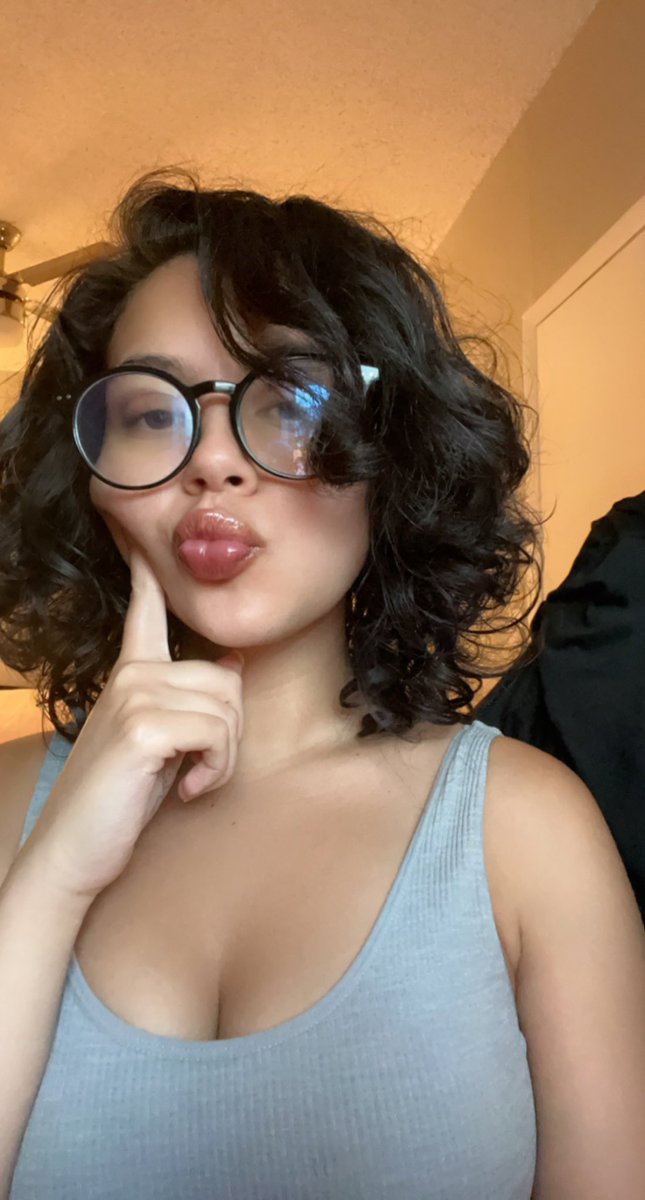 Howards124's tweet image. If you don't like me you let go off me someone will always come to show me the love I wanted 😉