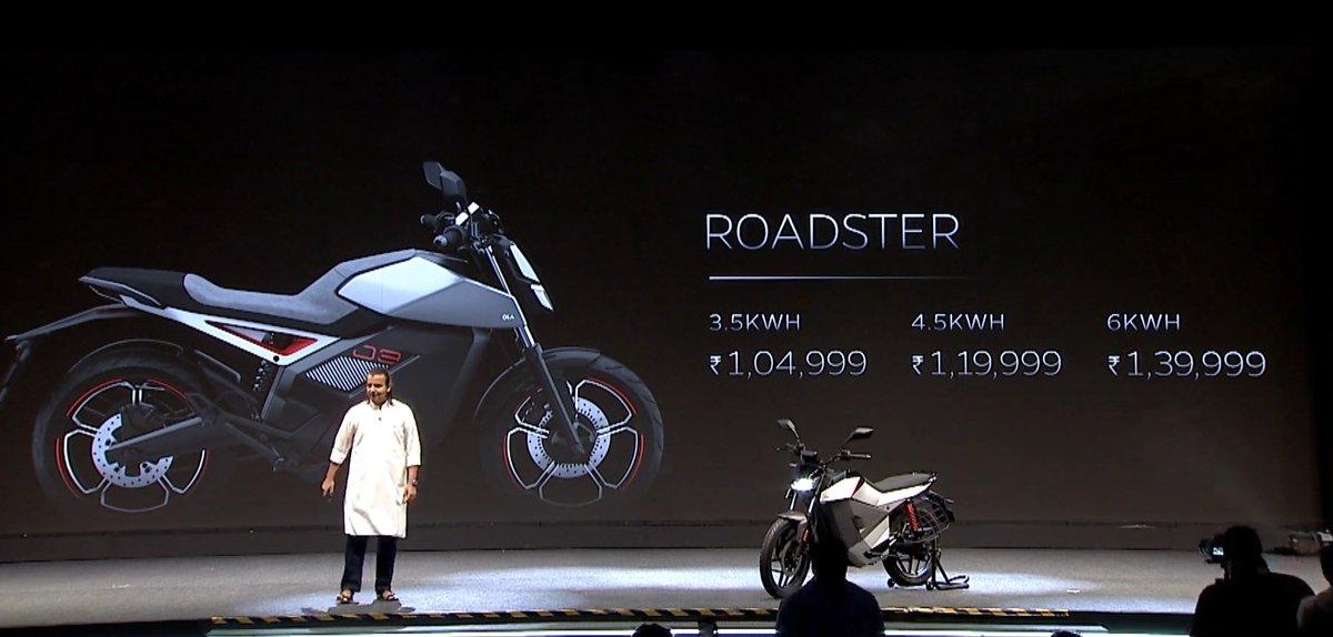 Tushar2570's tweet photo. Ola Roadster bike looks Promising !!
4.5 KWH model will be affordable and useful in daily travelling.

#Krutim Ai is also evolutionary thing and using it in #Ola products including EVs and cabs services will bring lots of enhancements
@bhash Respect Boss!! 🫡
#Electric #EV #ONDC https://t.co/qVmjVkRAUM