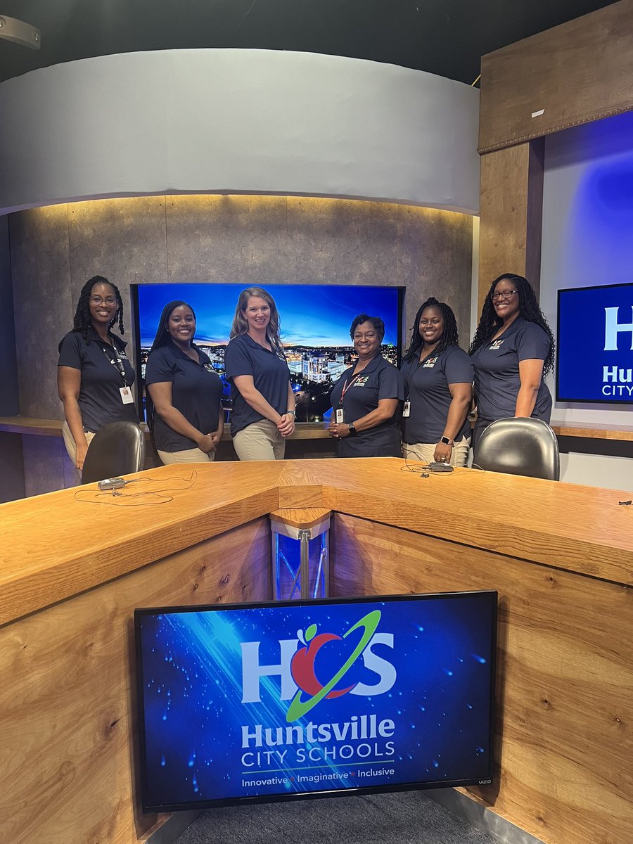 MsJasGreen's tweet photo. My team 💙❤️💚 #TeamHCS #ExcellenceOn3 https://t.co/iBn8WWhkNI
