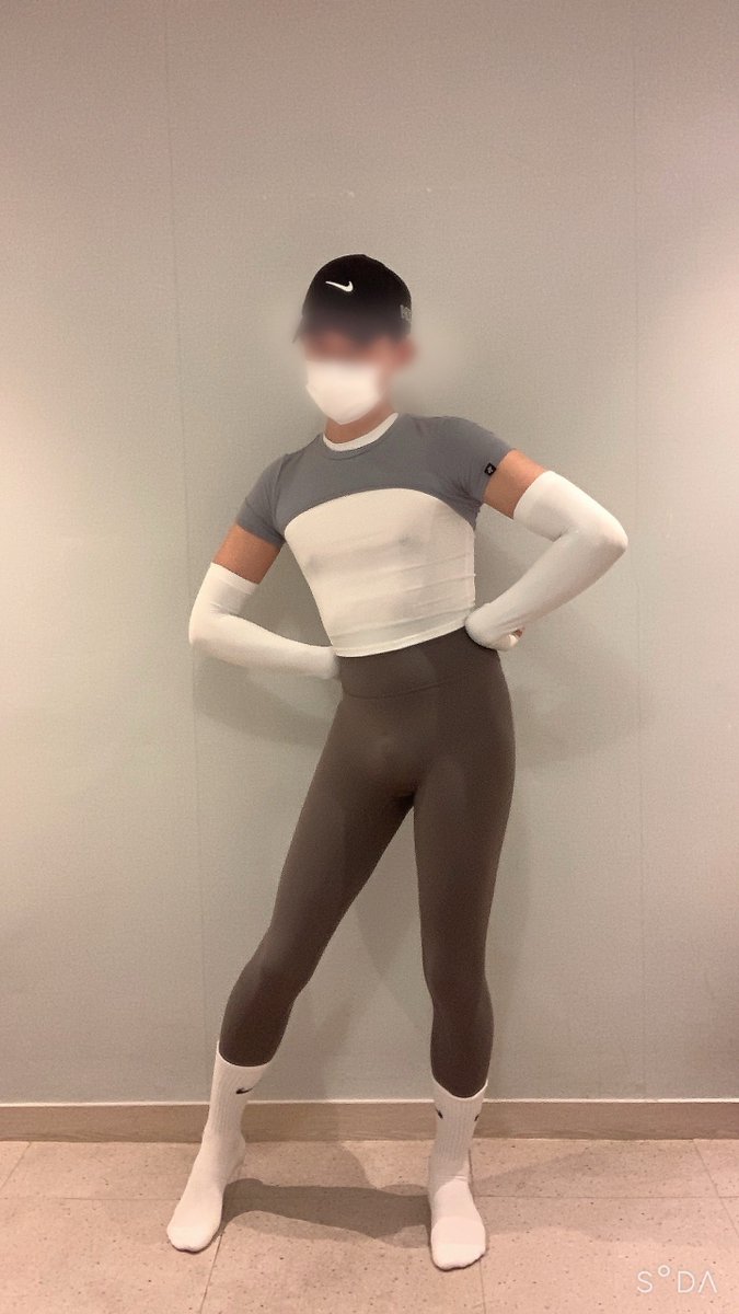 #CD #Crossdress #펨보이 #femboy #gay #ladyboy #sissy #여장 #부분시디 #바이 #러버 #crossdresser #leggings #레깅스 무더운 여름! 모두 화이팅! 💪