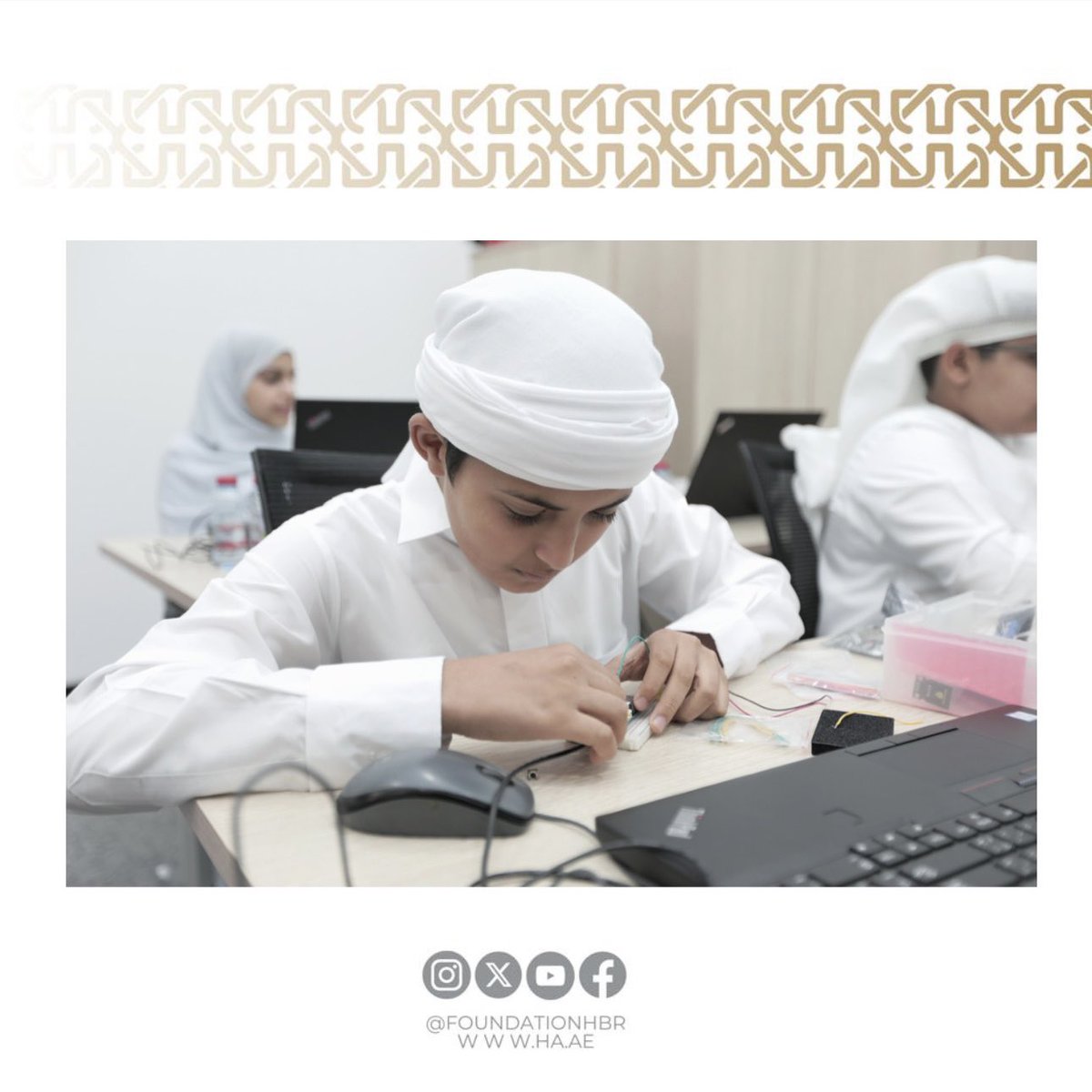 FoundationHBR's tweet photo. ورشة (رحلة في عالم الأشياء الذكية) إحدى فعاليات فاب لاب الإمارات في مركز حمدان للموهبة والابتكار ، تقدم تجربة تعليمية للطلبة في مهارات تقنية إنترنت الأشياء مع تطبيقات عملية باستخدام اللوح الذكي أردوينو MKR. https://t.co/GjPqlCpfd3