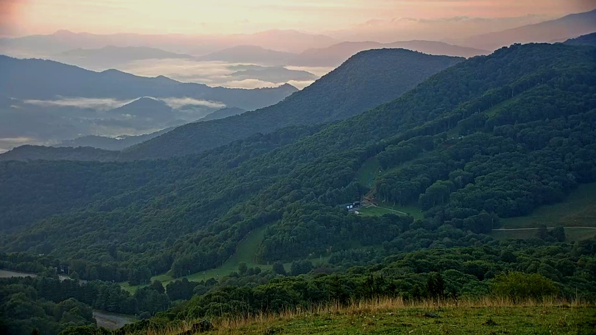 localyokelwx's tweet photo. Aug 15th / no fog, no bean
4/15 mornings with fog
📷 @skicataloochee Hemphill Bald webcam showing fog in J Creek & Maggie but not present here in WAYN
#waynesville #ncwx #thankasnowmaker https://t.co/tdb1eqJzVm