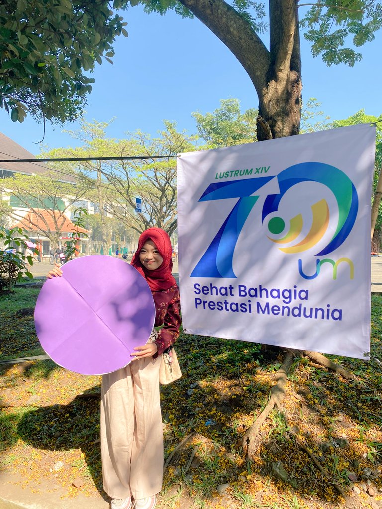 ppyanaa's tweet photo. HIII SMUAAA😍😍!! Perkenalkan namaku Popy Ayu F.S dari Fakultas Ilmu Pendidikan, jurusan bimbingan dan konseling. 

beli cermin jangan dibanting 
galupa beli cincin 
papermob bkin pusing 
aku bikin salting 😝😝

#CakraShowChallenge
#70tahunUM
#UniversitasNegeriMalang https://t.co/99XZf9JcYf