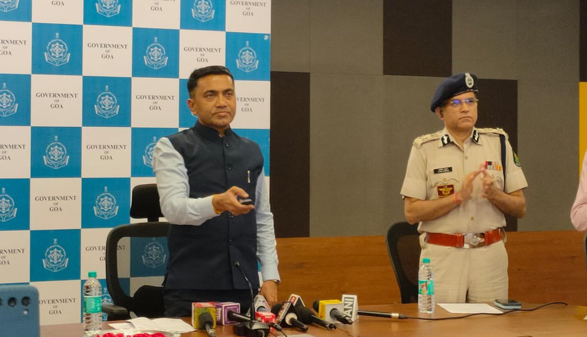 goanewshub's tweet image. #CMHelp | Directorate of Public Grievances launched CM Helpline - 9319828581, so far 7 department have been added in Helpline, public can call and give their  grievances and complaints it will be attended within 72 hrs. It will be resolved: CM @DrPramodPSawant