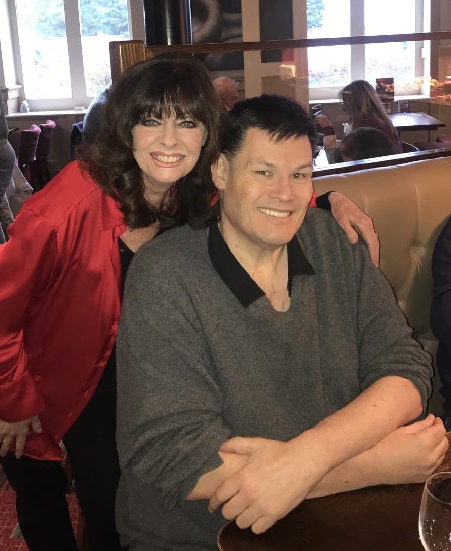 vickimichelle's tweet image. Happy Birthday Fabulous Mark Labbett. Brilliant chaser and lovely bloke. Always fun to be in his company. Happy memory meeting up with Anne Hegerty. Have a great day. @MarkLabbett @anne_hegerty @itvthechase #BeatTheChasers #MasterMinds #ChasersRoadTrip @celebagents #thursdayvibes