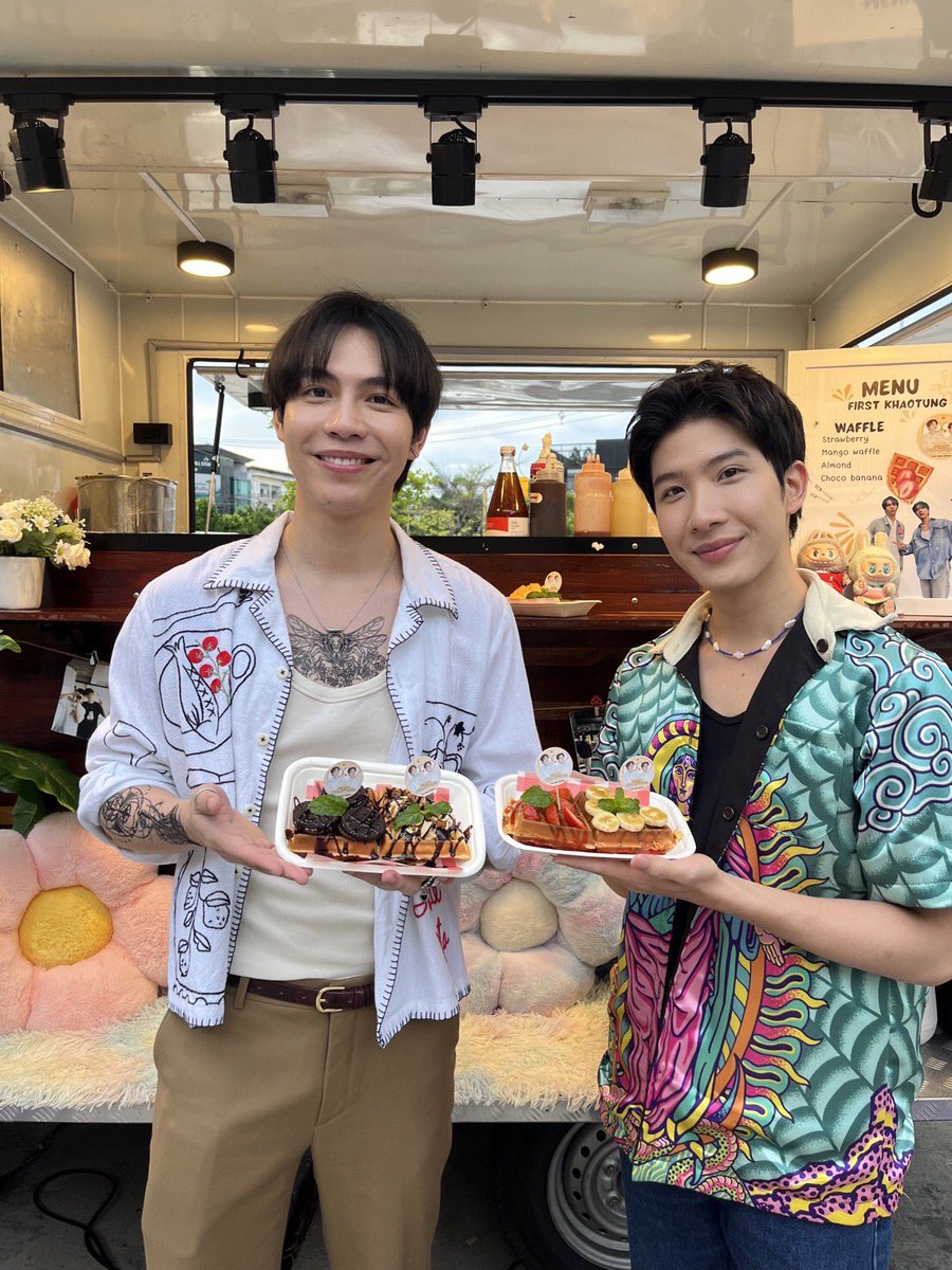 Elyanh_Bwi's tweet photo. 🧇 WAFFLE TRUCK for @firstkpp and @myktnw 🧇

#TheHeartKillers

Thank you P'First and P'Khaotung for checking in with our food truck, love you so much 🧡🤍

#Firstkanaphan #khaotungg #��ฟิร์สข้าวตัง #FirstKhaotung https://t.co/Rx6GHlUaZs