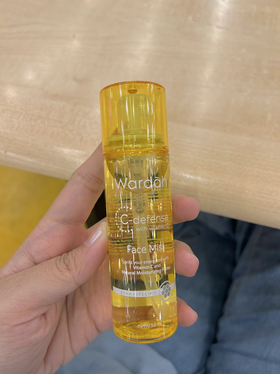 Nurintashaa's tweet photo. Update untuk kesekian kalinya:

1. Lotion watson - wangi, murah and paling best untuk gantikan lotion BBW

2. Petals - spray buang bulu tapi wangi?? impressive

3. Wardah - skin jadi auto moist &amp; glowy

4. Skintific - life saviour untuk buang makeup kalau solat kat luar

🩷 https://t.co/zkieftOInh