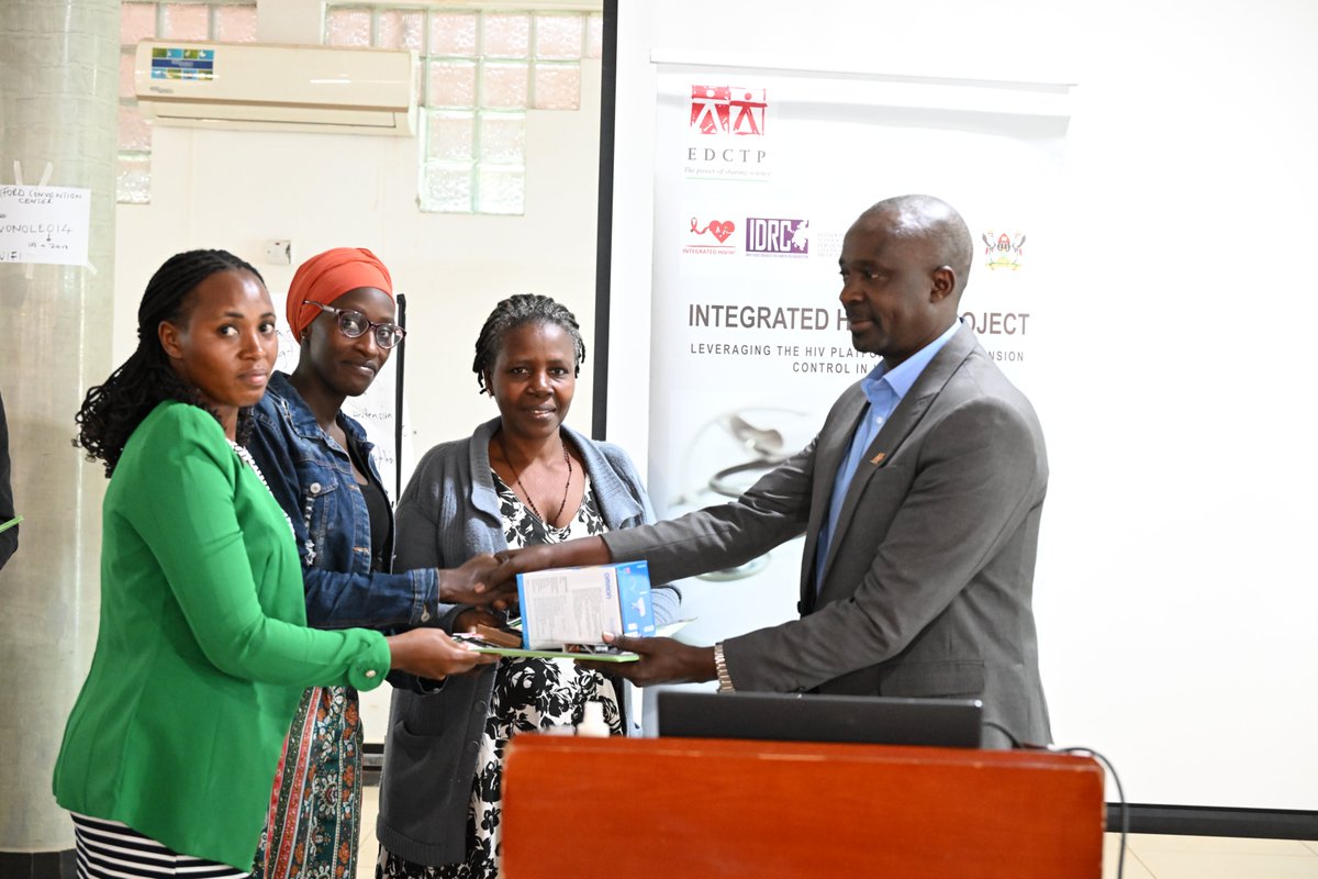 HIV_HTN's tweet photo. Dr. Mutungi Gerald, Assistant NCD Commissioner @MinofHealthUG officially closed the meeting by handing over essential items to health facilities, including BP machines, NCD registers, and more. These tools will empower health workers to deliver better care. #IntegratedCare https://t.co/qaPFeAXAky