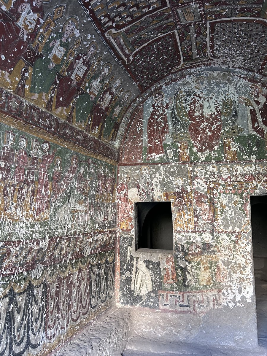 zhocagil's tweet photo. Burası Ihlara Vadisi, Kokar Kilisesi; Osman, Yusuf, Ertuğrul ve daha nice kazımalar… Tek bir soru geçiyor zihinlerden: Neden? https://t.co/RGCUYsRJDw