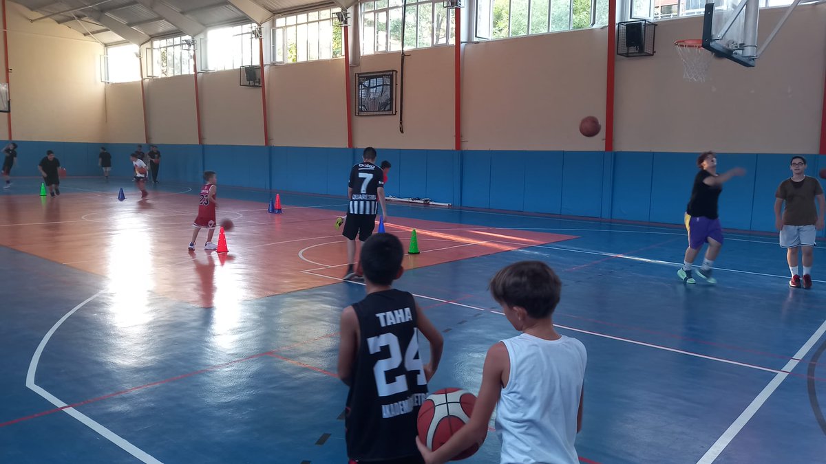 Levent_Tokay's tweet photo. 📌Yunusemre İlçe Gençlik ve Spor Sosyal hizmetler Spor salonu #YazSporokulları projesi kapsamında  sporcularımız ile BASKETBOL  branşında antrenmanlarımız devam ediyor.
@OA_BAK 
@ozturkyunus45 https://t.co/sWkcDqr2Ok