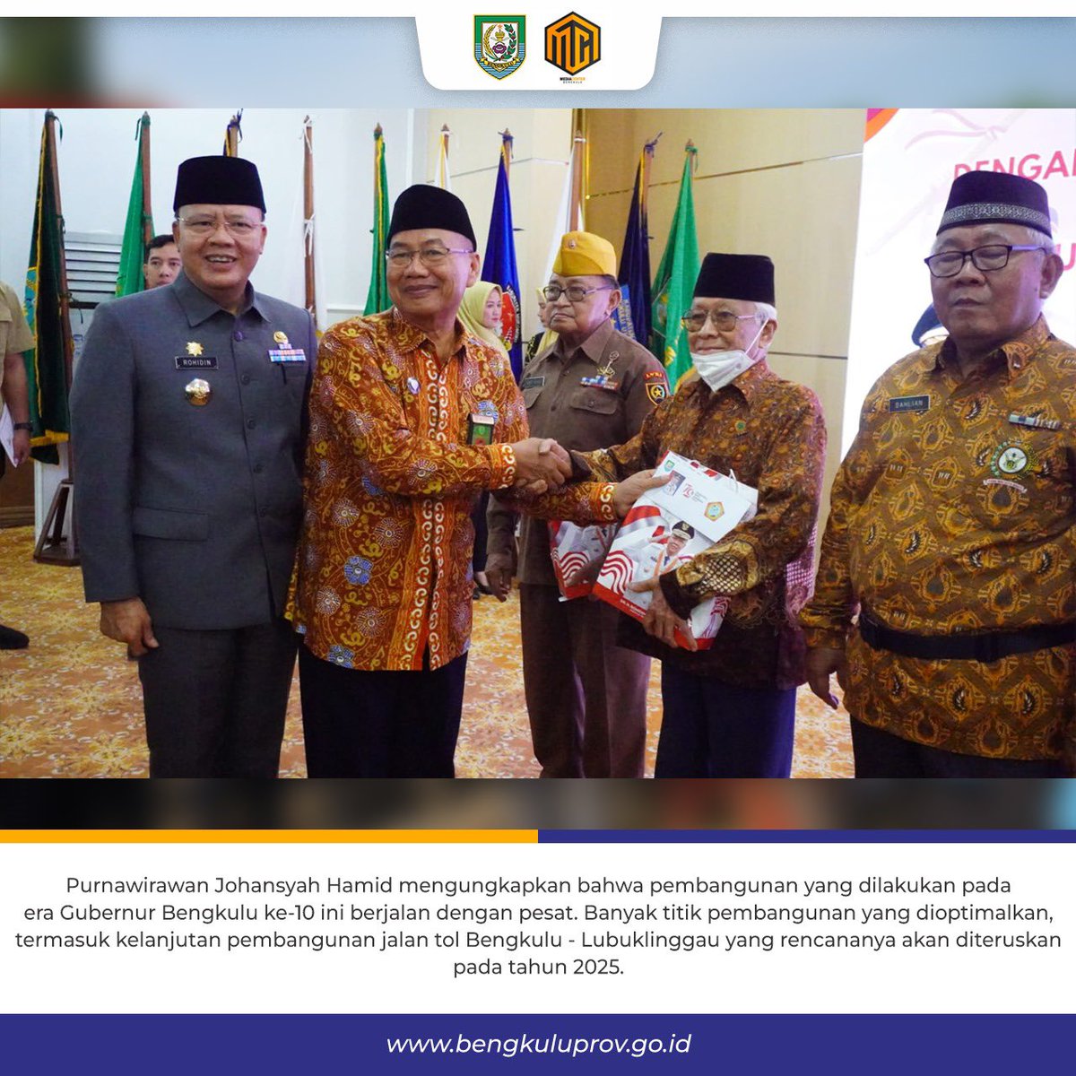 mediacenterBKL's tweet photo. Veteran dan Purnawirawan Apresiasi Pembangunan di Era Gubernur Rohidin.

#bengkulumaju #bengkulusejahtera #bengkuluhebat https://t.co/cnRpwe4wWd