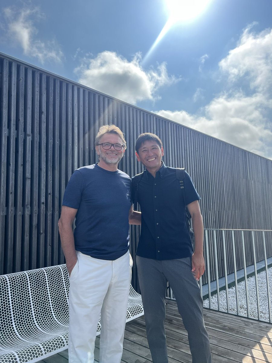 nakata_cro's tweet image. 恩師との再会！

トルシエのワイナリーへ
久しぶりにたくさん話せて最幸の時間でした！

#フラットスリー
#solbeni
#saintemilion