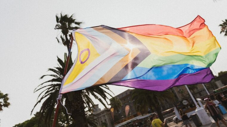 👀 Has llegit el dossier trimestral #BCNCiutatDrets?

ℹ️ Hi trobaràs el recorregut del Pacte pels drets humans, l'entrevista de #ParlemAmbDefensores sobre denúncia segura i informació sobre l'ordenança municipal contra la discriminació.

🔗 Llegeix-lo: ajuntament.barcelona.cat/dretsidiversit…