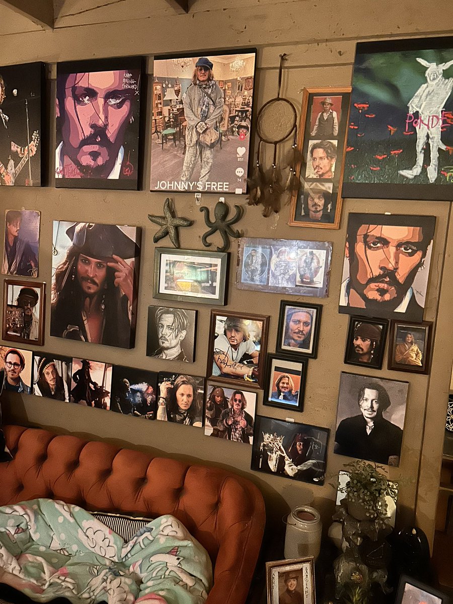 trickyvic829z's tweet photo. @LynnInNC412 I still have him on my wall https://t.co/Q5iqCX1ga6