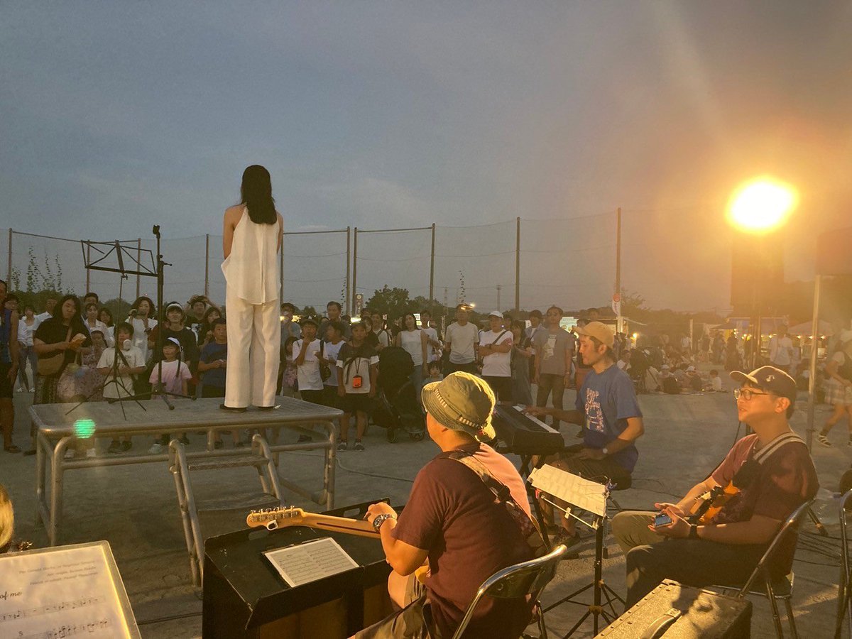 UJO_Jazz's tweet image. 【御礼】
はるひ野夏フェス2024。大盛況のうちに終了しました!スタッフの皆様、お暑い中ご観覧くださった皆様、誠にありがとうございました😊
初共演したボーカルNeNeさんの魅力的な歌声に一同キュンキュンのステージでした。
#はるひ野夏フェス2024
#untitledjazzorchestra
#名も無きジャズ楽団