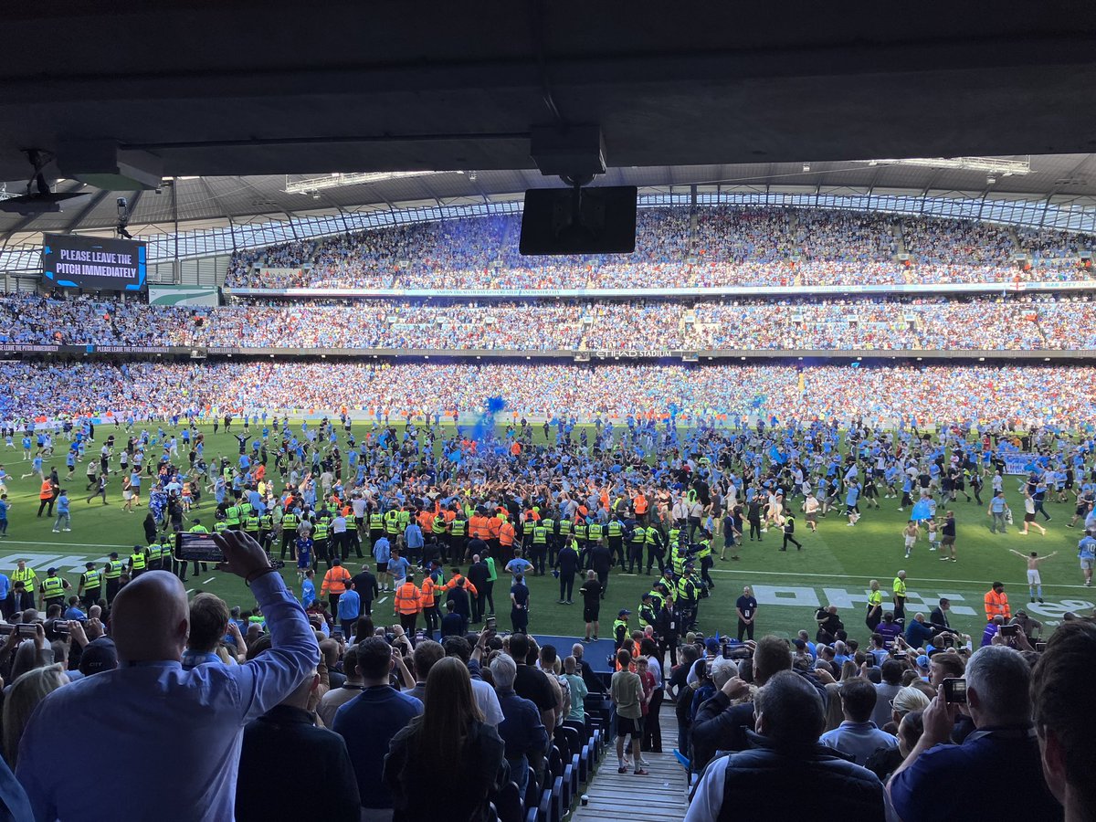 City_Chief's tweet photo. Who should #ManCity sign? https://t.co/rbQBUPOP6o