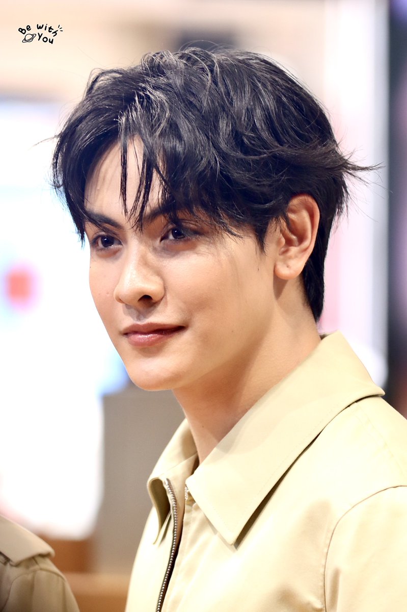 BewithyouNp's tweet photo. ความหล่อทะลุเสาออกมาเลยค่ะ

JOONG BURBERRY GODDESS 
#BURBERRYBEAUTYXJOONG https://t.co/blZM6juVOb
