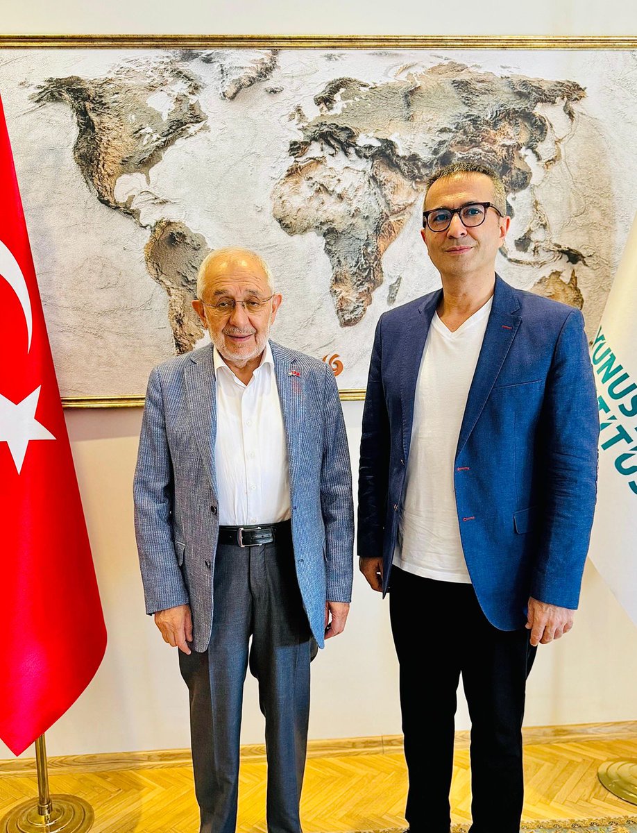 Türkiye Dil ve Edebiyat Derneği Genel Başkanı ve ve 20., 22., 24., 25., ve 26. Dönem Milletvekili Sn. Ekrem Erdem, Başkanımız Prof. Dr. Abdurrahman Aliy’i makamında ziyaret ederek yeni görevinde başarılar diledi.

Bugüne dek Türkçeye ve Türkçe öğretimine katkılarından ve nazik