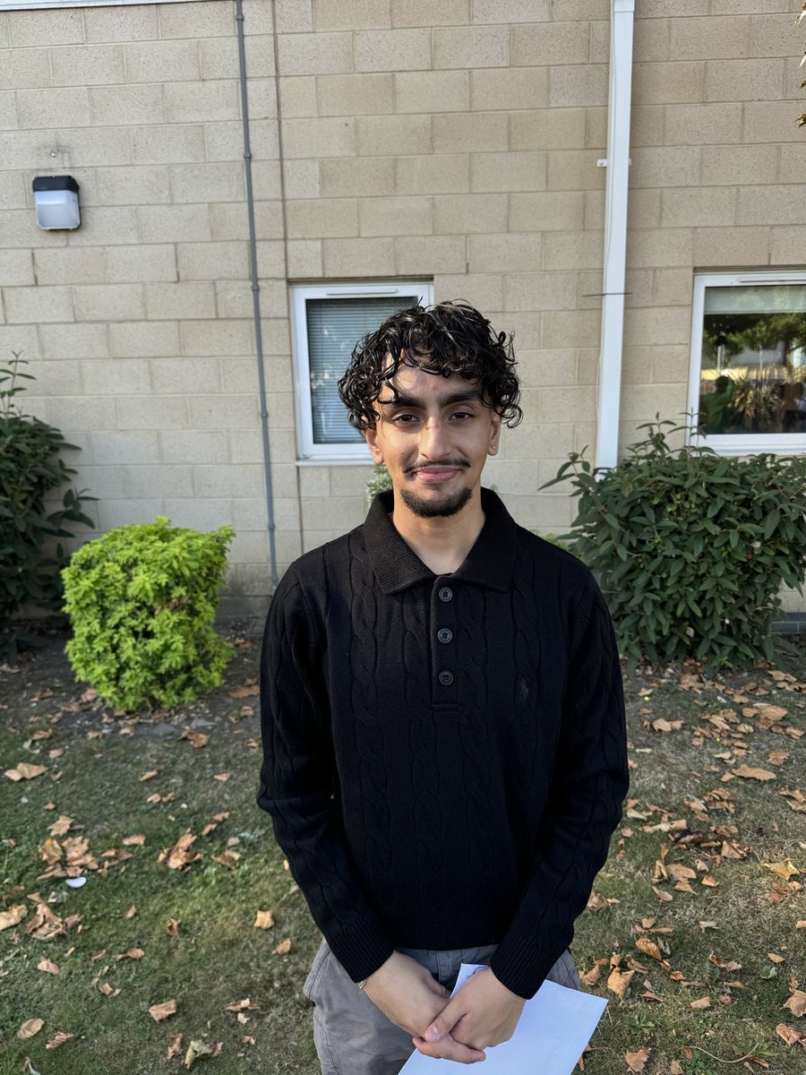 Congratulations to Dhiren who achieved A*A*A*A and who will study Economics at the University of Cambridge. Brilliant work! #alevelresultsday #bramptonmanor
