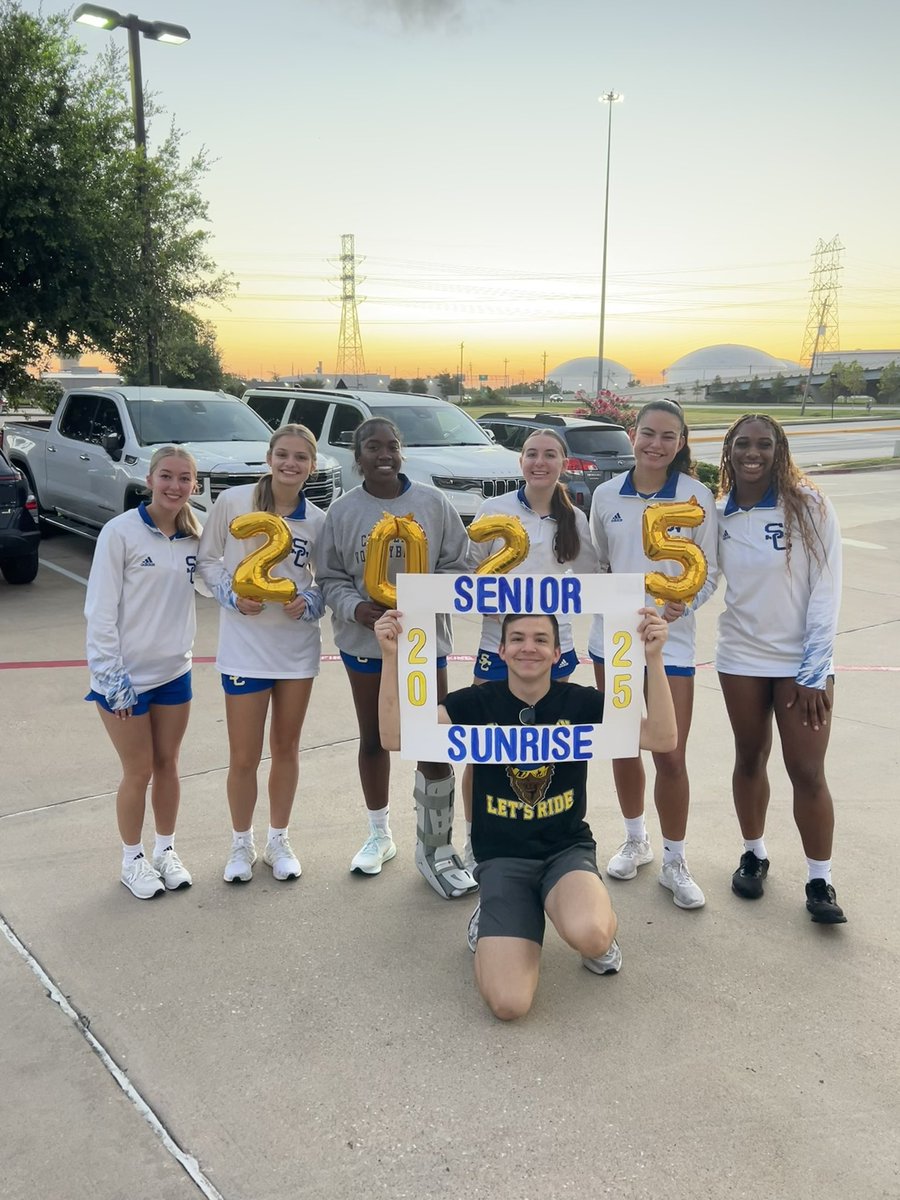 Senior Sunrise: Pearland edition🌅 
Happy “First Day of School” to our Buffs!
