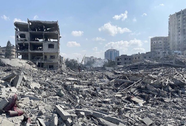 1890 Tailleurs de pierres construisant la Palestine …
2024 missiles israéliens détruisant la Palestine…