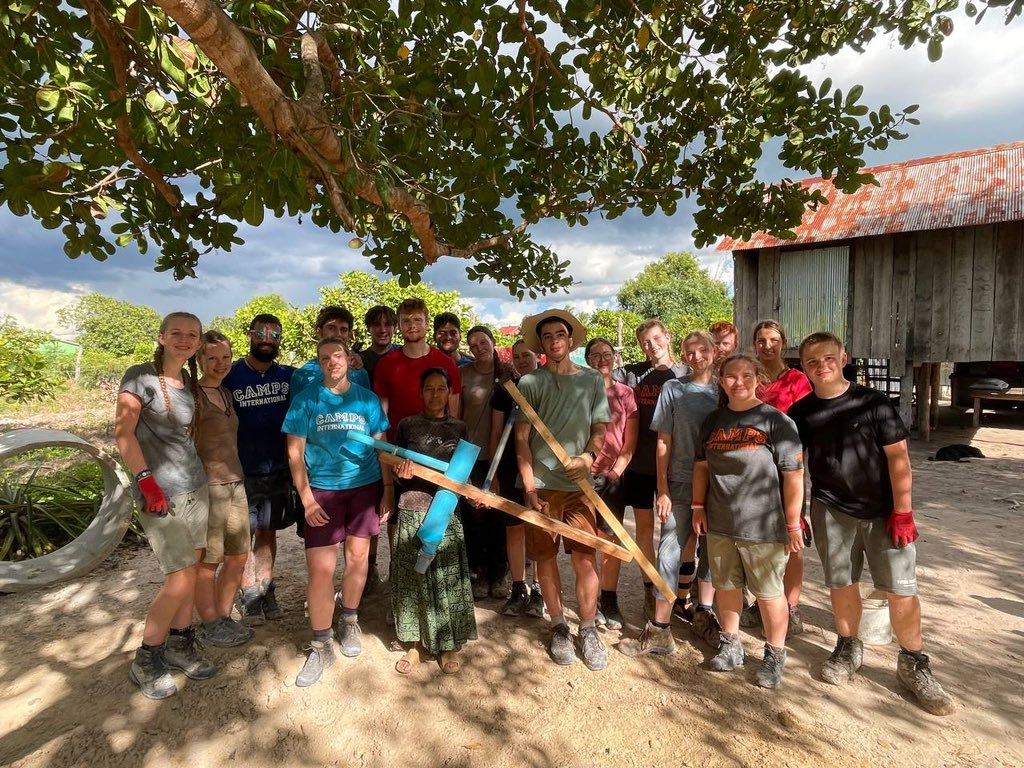 CampCambodia's tweet photo. Students #TeamAnderk completed the project well and donated rice, groceries and Water extractor for a family 🫶🏻
#Campseffect
#Dosomethingamazing
@CampsInt https://t.co/ZhTKNn50Or