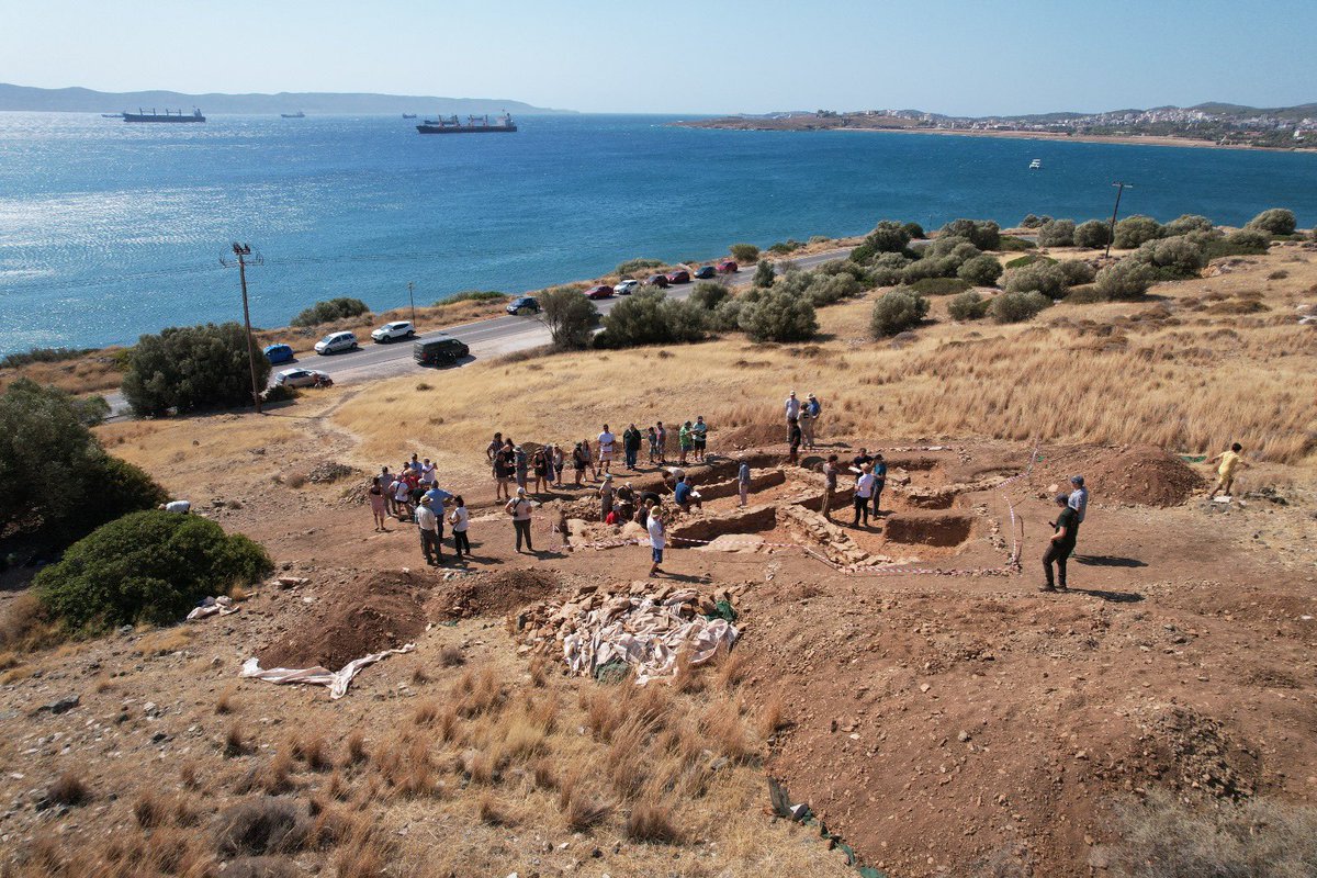 thorikos's tweet photo. We did not know what to expect on this public holiday but more than 100 interested people came to see the excavation at Thorikos and were informed about the results in Greek, English, German and French. @ugent @ArcheoUGent @uniGoettingen @Ioannina_Univ https://t.co/WZ26JOyr7D