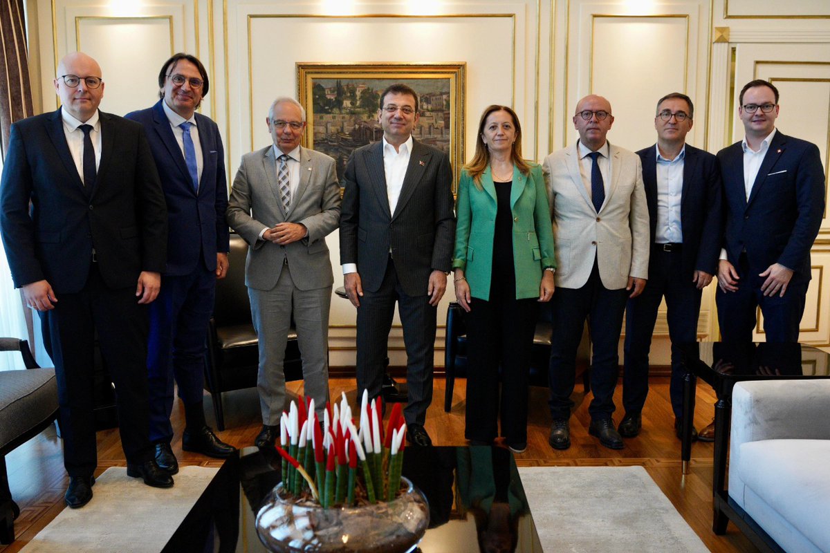 IGBCE (@igbce) on Twitter photo Zum Abschluss unserer Türkeireise trafen sich <a href="/m_vassiliadis/">Michael Vassiliadis</a>, <a href="/alexbercht/">Alexander Bercht</a> und türkische Gewerkschafter mit <a href="/ekrem_imamoglu/">Ekrem İmamoğlu</a>, dem Istanbuler Bürgermeister.
Er gilt als einer der führenden Köpfe der sozialdemokratischen CHP und Konkurrent von Präsident Erdogan bei kommenden Wahlen. Zum Abschluss unserer Türkeireise trafen sich <a href="/m_vassiliadis/">Michael Vassiliadis</a>, <a href="/alexbercht/">Alexander Bercht</a> und türkische Gewerkschafter mit <a href="/ekrem_imamoglu/">Ekrem İmamoğlu</a>, dem Istanbuler Bürgermeister.
Er gilt als einer der führenden Köpfe der sozialdemokratischen CHP und Konkurrent von Präsident Erdogan bei kommenden Wahlen.