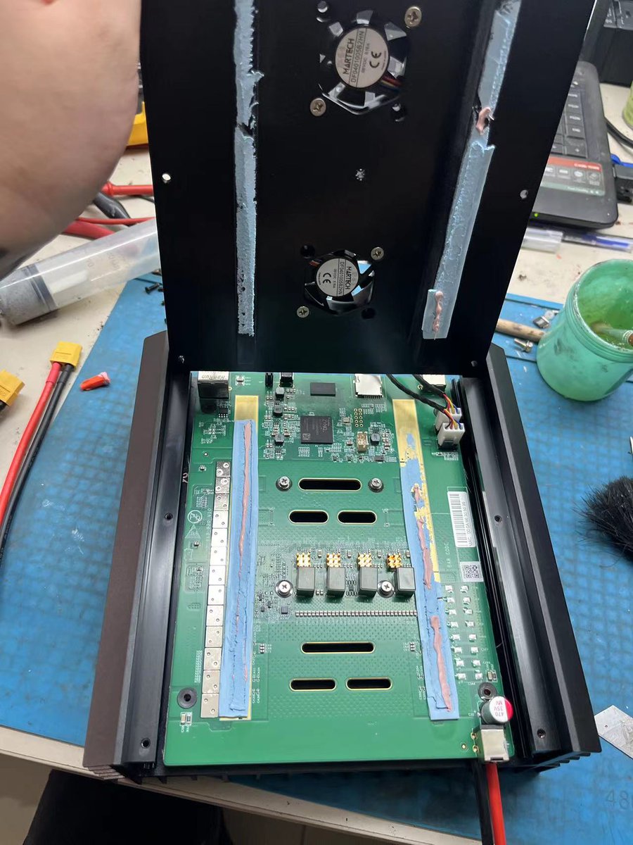 punkhashmining's tweet photo. Amazing work! 400GH/S TO 700GH/S🤩
#punkhash #kaspa #ks0 #iceriver https://t.co/iAB9lU5vrV