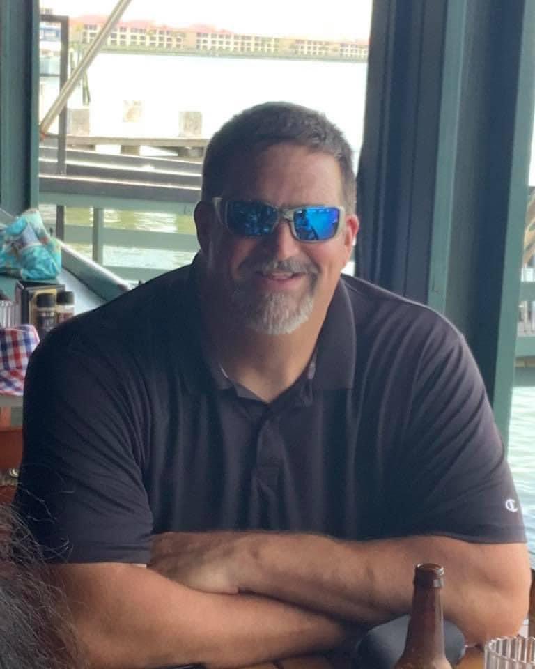 ApopkaFootball's tweet photo. This week Darter Nation took a huge loss w/ the passing of our friend, brother, and colleague Kevin Farkas. Kevin served has as an OL Coach &amp; PE Teacher here at Apopka High School. A gentle Giant standing at 6’9.

Our condolences go out to the family and friends of Coach Farkas! https://t.co/nb4aH08il2