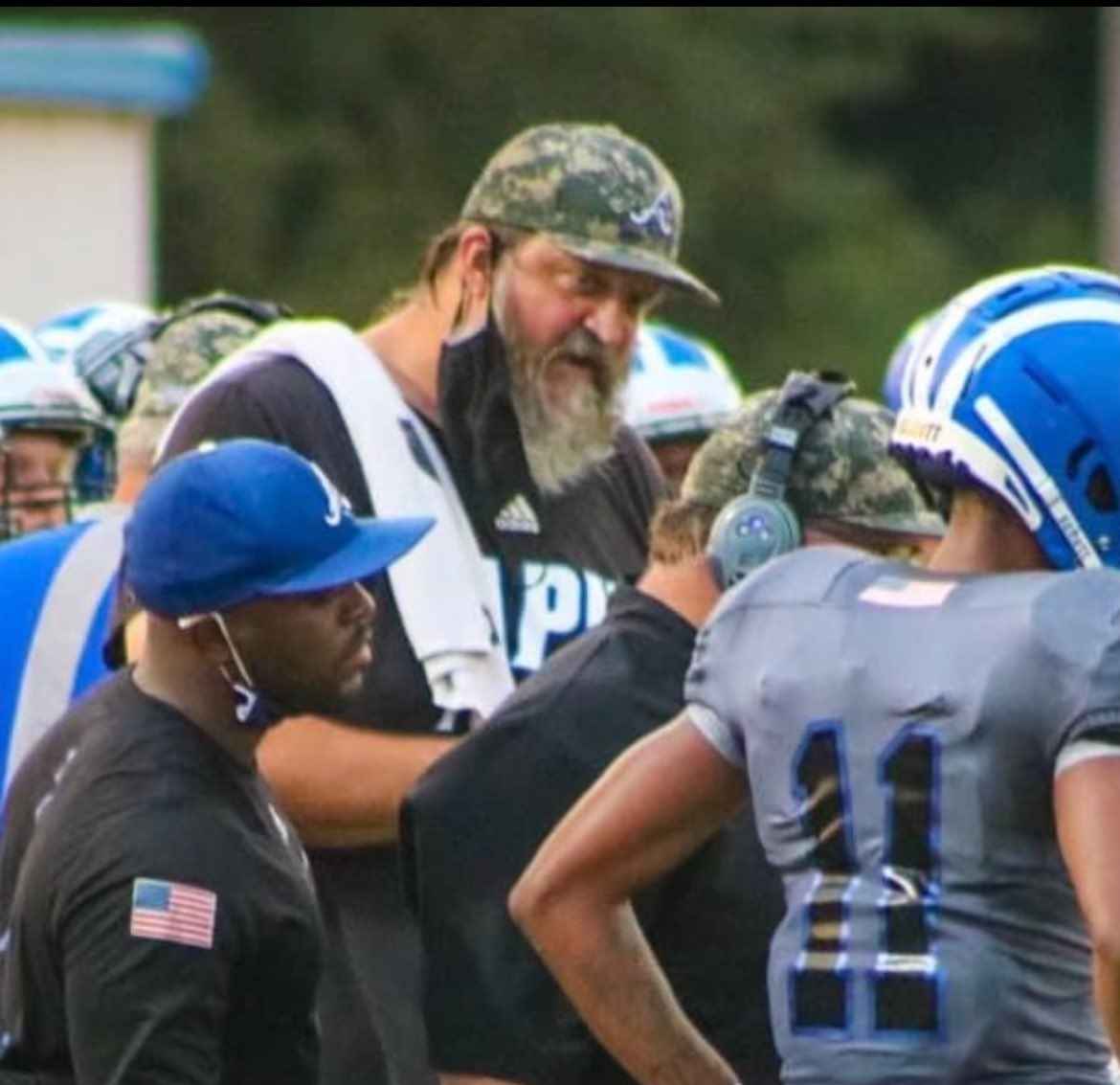 ApopkaFootball's tweet photo. This week Darter Nation took a huge loss w/ the passing of our friend, brother, and colleague Kevin Farkas. Kevin served has as an OL Coach &amp; PE Teacher here at Apopka High School. A gentle Giant standing at 6’9.

Our condolences go out to the family and friends of Coach Farkas! https://t.co/nb4aH08il2