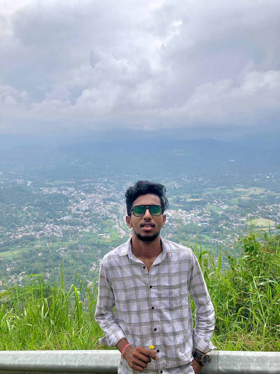 98lakahan's tweet photo. ජීවත් වෙයං මේ ගෙවෙන මොහොතෙ පැවැත්වෙන ‧₊˚ ☁️⋅♡🪐༘⋆ https://t.co/kS3WQfkDYK