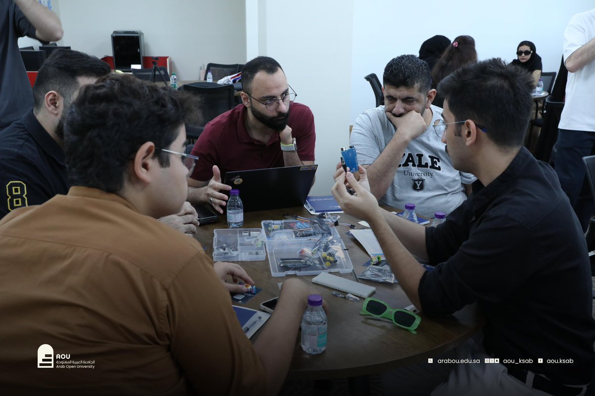 أقامت وحدة البحث و التطوير و الابتكار بالتعاون مع كلية دراسات الحاسب الآلي بالجامعة العربية المفتوحة تجمع الإبداع والحلول المبتكرة "دورة تطبيقيه على Arduino”