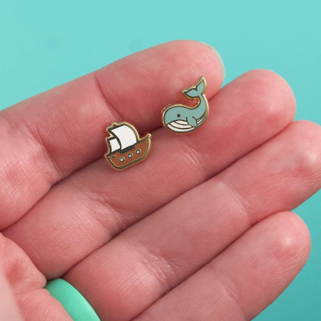 luxcups's tweet photo. Today we celebrate #NationalrelaxationDay and there is little more relaxing that an ocean voyage and whale songs.  Carry the Vibes of the sea with you everywhere you go to remind you that it's okay to relax a little.

#whale #ship #earrings #luxcupscreative #shoptilyousqueak https://t.co/vJmMzsCaiO