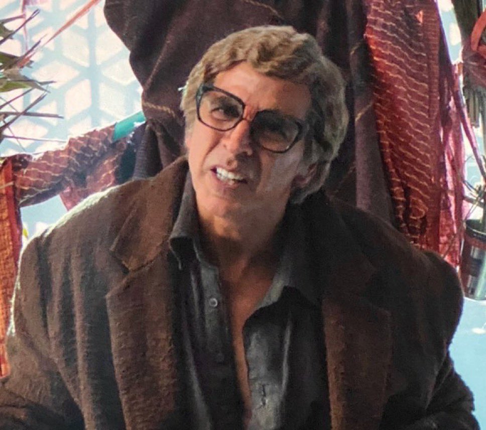 Box_Office_new's tweet photo. Sorry, I didn't like #AkshayKumar cameo at all in #Stree2. Yet another film where he has been given a faaltu look and makeover.  Looked forced. Moreover, he isn't a star anymore. Screen presence is clearly missing and audience pull has disappeared completely. 

#Akshaykumar https://t.co/UeEqCzXQmt