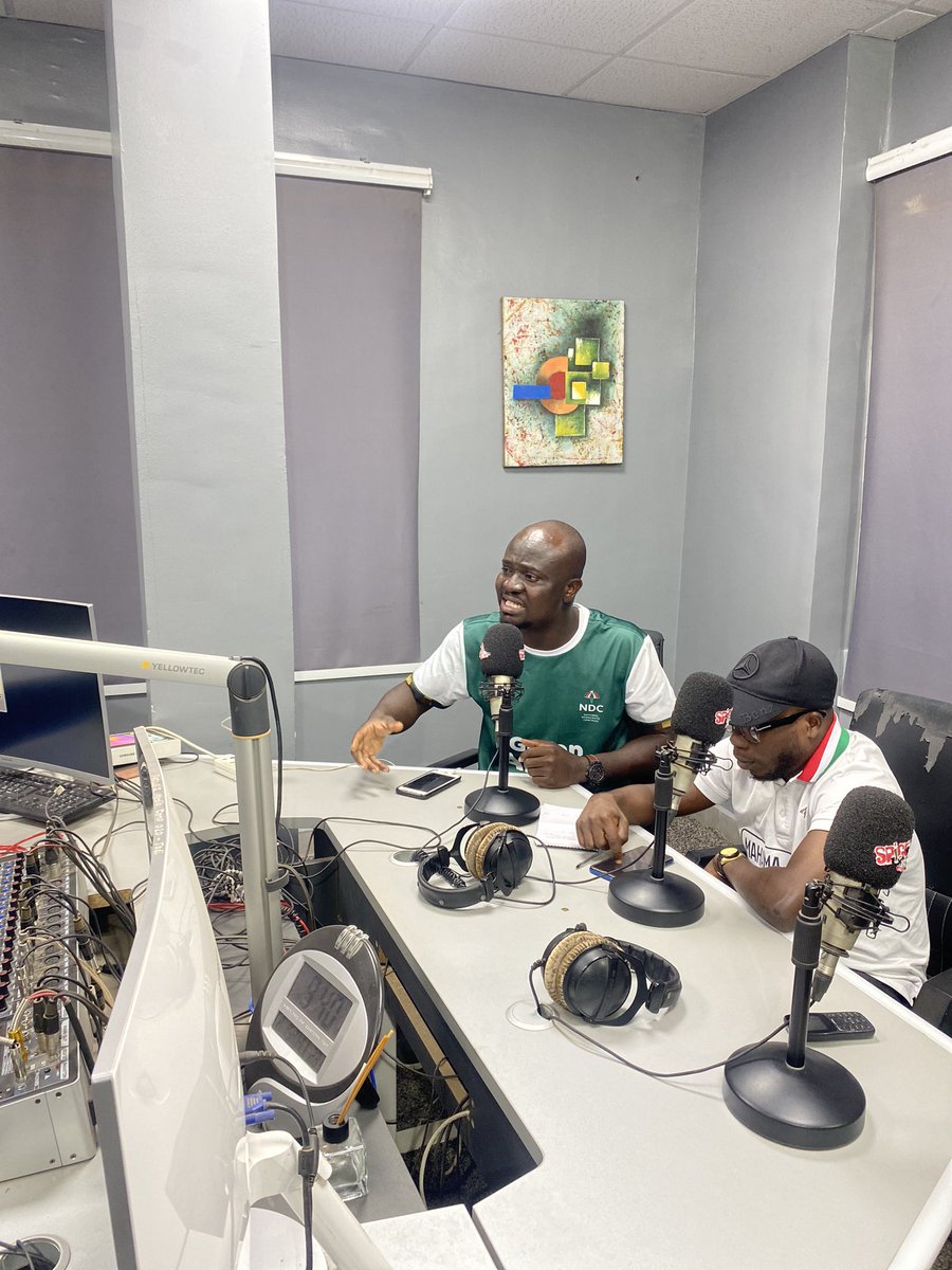NDC_TEIN's tweet photo. The national TEIN coordinator @TheGombilla today had a radio discussion on the youth manifesto on Spice 91.9 fm in Takrodi ahead of @TeinUmat week launch. 
With him was the Western regional TEIN coordinator @ErnestDzepe.

#MahamaForPresident #TheYouthManifesto 
#JoinTEINNow https://t.co/bnkg313UfB