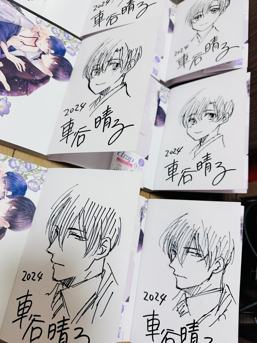 drap公式BOOTHで販売されたサイン本はこんなかんじで絵を入れました。ご購入くださった皆様ありがとうございました!
そして写真で気づいた、片方鴉の目の下の傷書き忘れとる〜😭ああ〜気をつけてたのに…でもやると思ってた…!
あと写ってないけどタバコ吸ってる鴉もいます。 