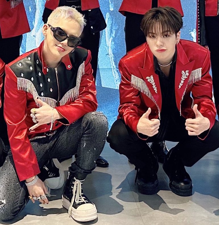 treasure_7820's tweet photo. Thanks for this side by side picture of choi hyunsuk and yoon jaehyuk. It would be perfect if im at the centre haha 🤣 #REBOOTCOMPLETE @treasuremembers #TREASURE https://t.co/s9AFfgtzef