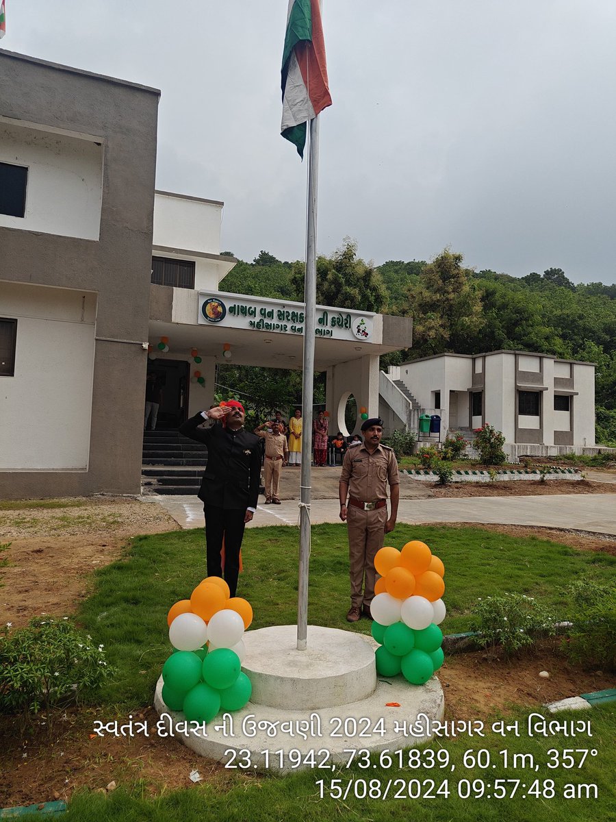 dcf_mahisagar's tweet photo. Mahisagar Forest Department today celebrated 78th independence day and felicitated Forest pesonnels, NGOs and Individuals who contributed in conserving and protecting Forests and Wildlife of the district. Jai Hind 🇮🇳
@GujForestDept @Mulubhai_Bera @mahimahiti @Nevil_DCF @HoffPccf https://t.co/B53durg0a3