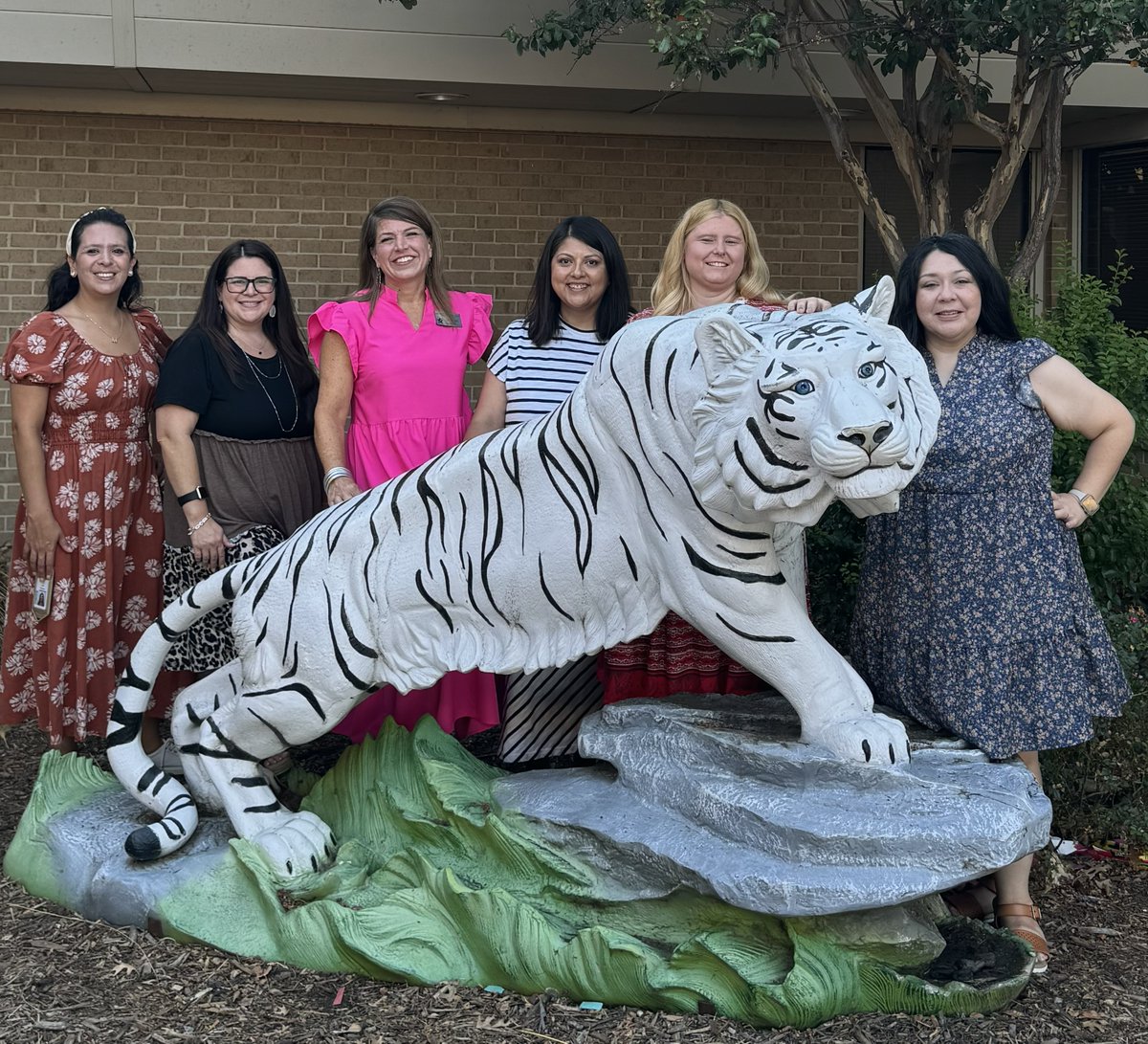 Liz Hilcher (@teshilcher) on Twitter photo Day one of 24-25 was incredible alongside this group of dedicated leaders! It is going to be a great year <a href="/TimberlineNews/">Timberline Elementary School</a> #TESleads Day one of 24-25 was incredible alongside this group of dedicated leaders! It is going to be a great year <a href="/TimberlineNews/">Timberline Elementary School</a> #TESleads
